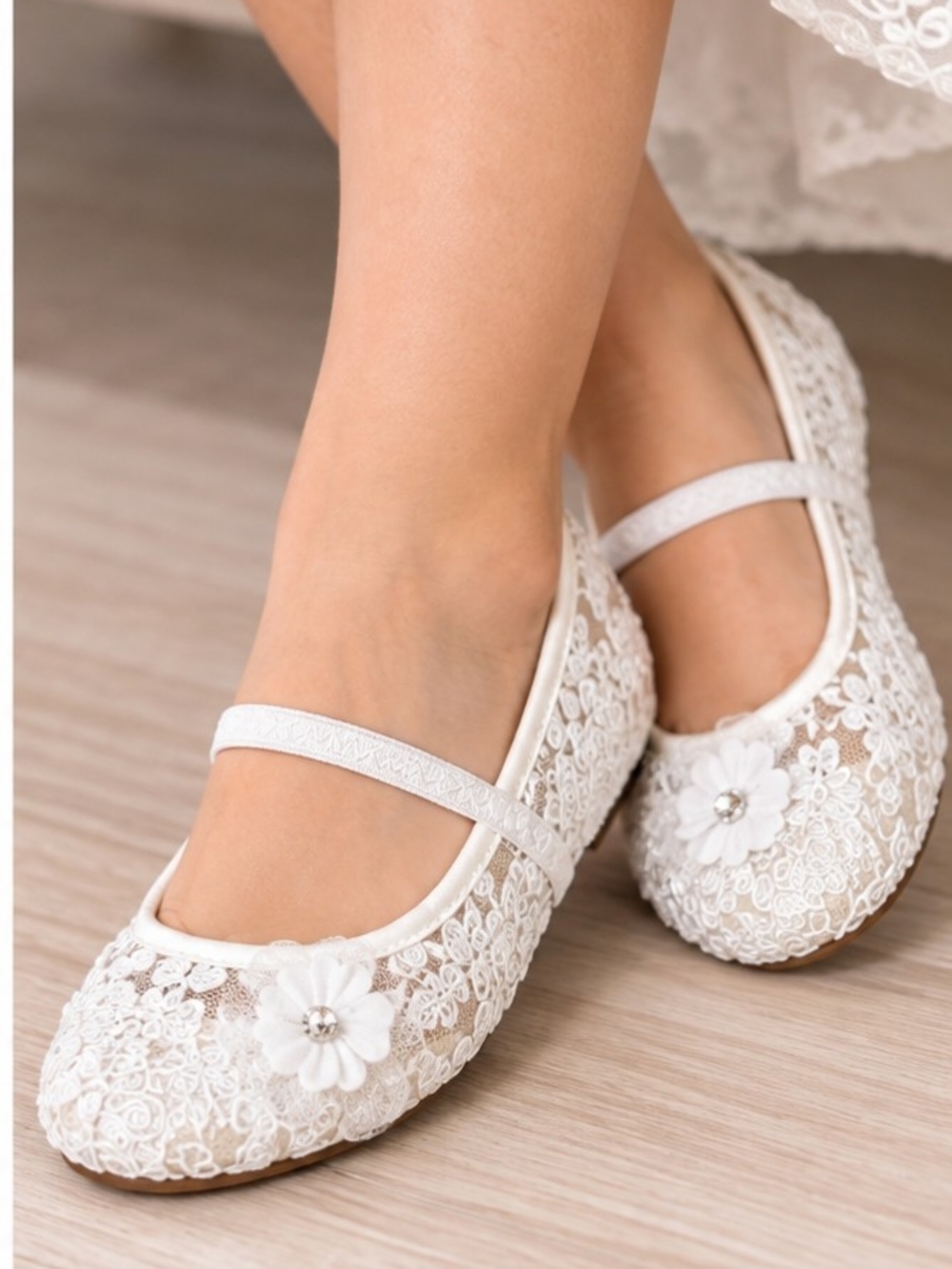 Girls White Lace Mary Jane Dress Shoes with Floral Jewel Sz 2 Wedding Ballet